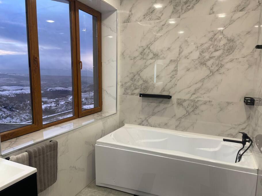 Fabulous In Yerevan. Villa *